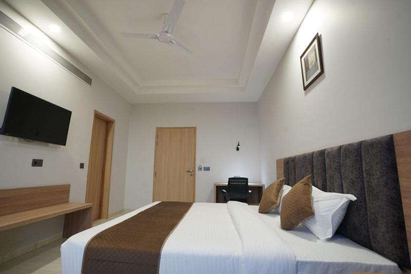 Hotel Krishna Inn image