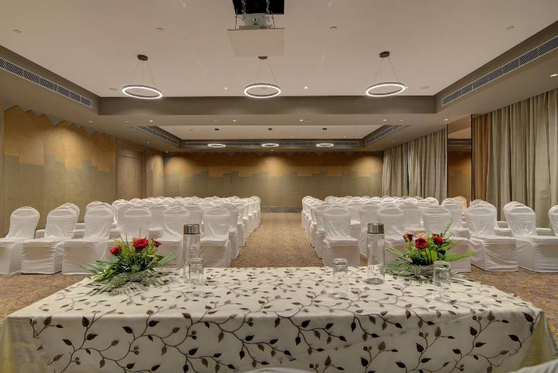 7 Apple Hotel Pratap Nagar - Jaipur — exterior view