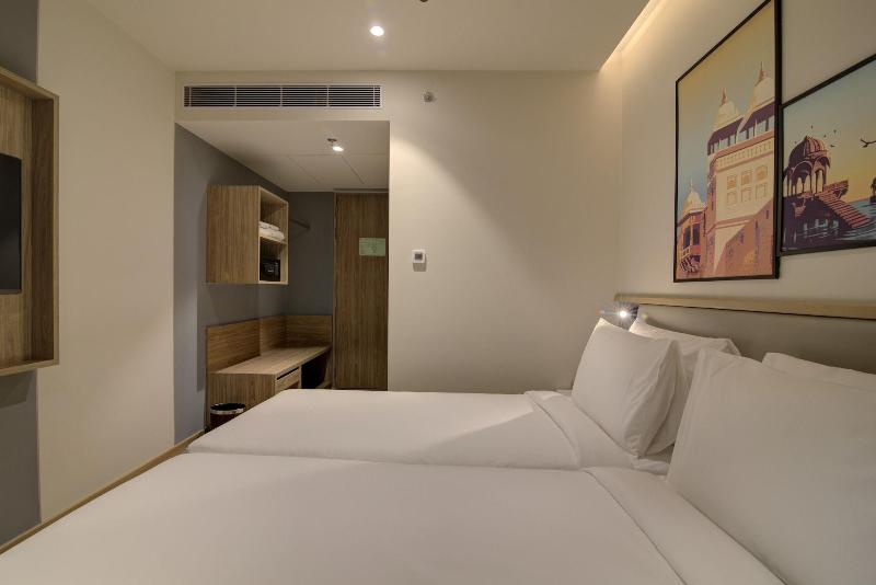 7 Apple Hotel Pratap Nagar - Jaipur — view
