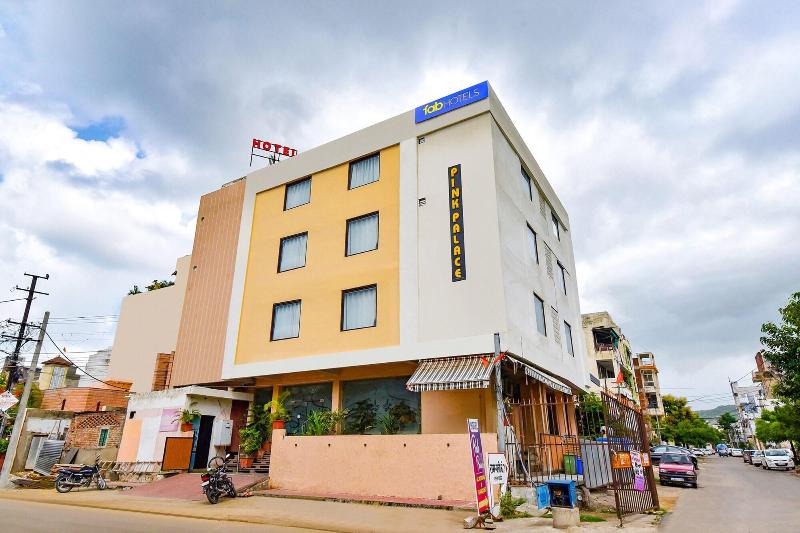 Fabhotel Pink Palace — general view