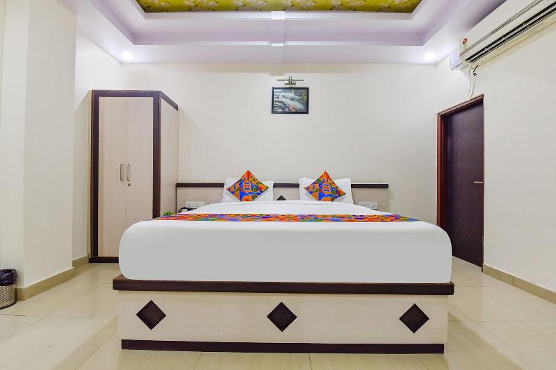 Fabhotel Pink Palace image