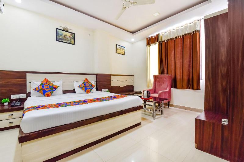 Fabhotel Pink Palace image