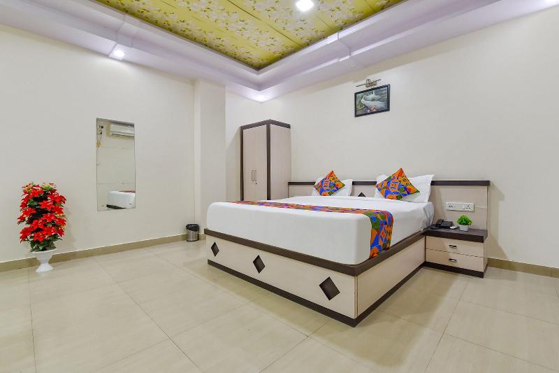 Fabhotel Pink Palace image