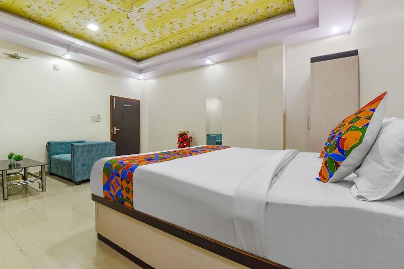 Fabhotel Pink Palace image
