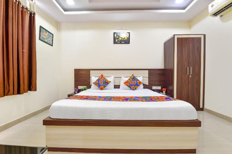 Fabhotel Pink Palace image