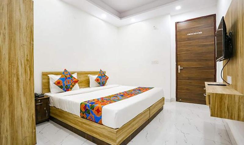 Fabhotel Silver Crown image