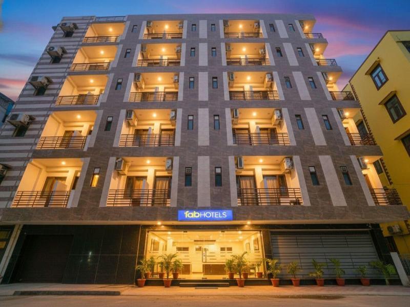 Fabhotel Silver Crown image
