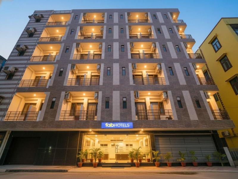 Fabhotel Silver Crown image