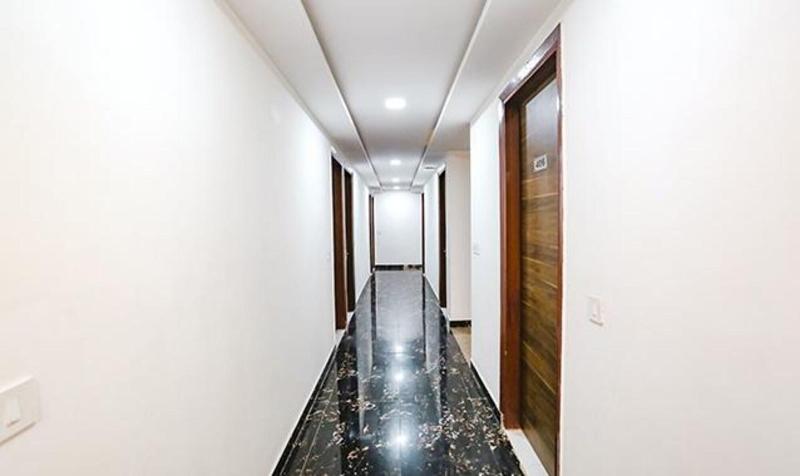 Fabhotel Silver Crown image