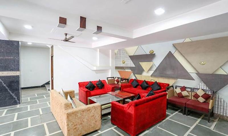Fabhotel Silver Crown image