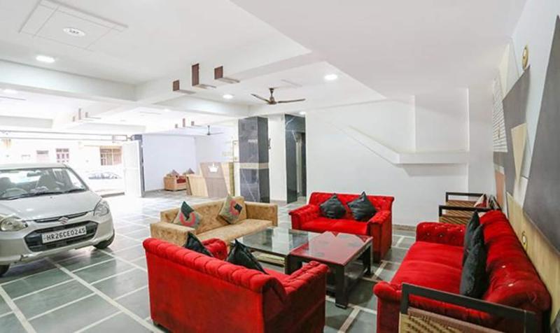 Fabhotel Silver Crown image