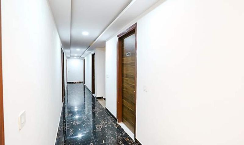 Fabhotel Silver Crown image