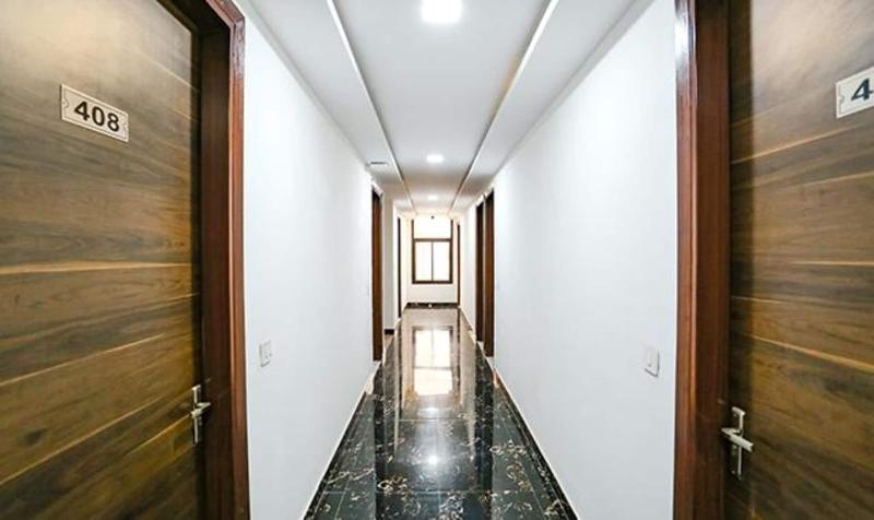 Fabhotel Silver Crown image