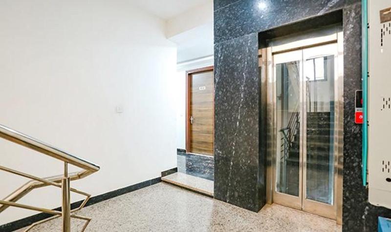 Fabhotel Silver Crown image