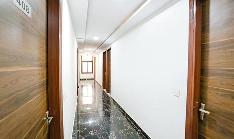 Fabhotel Silver Crown image