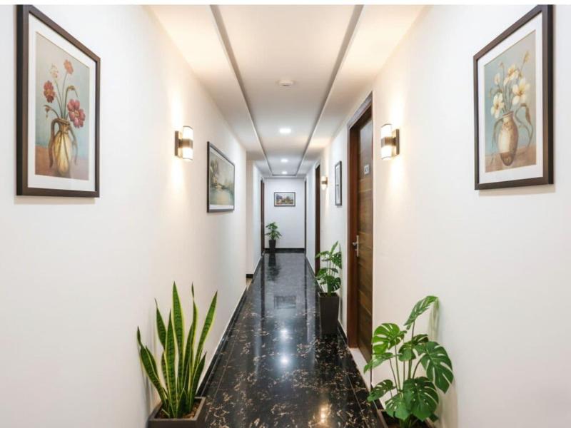 Fabhotel Silver Crown image