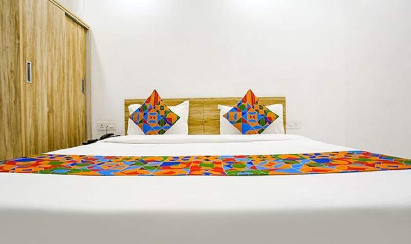Fabhotel Silver Crown image