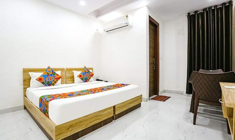 Fabhotel Silver Crown image