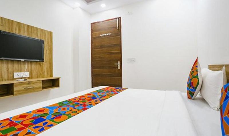 Fabhotel Silver Crown image