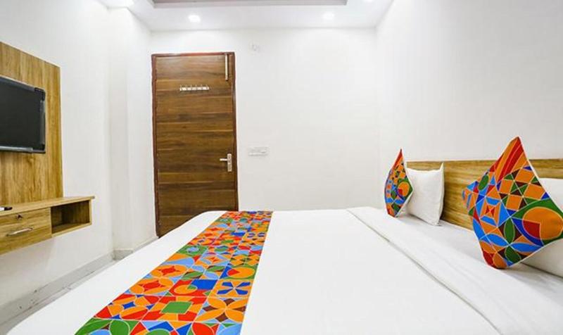 Fabhotel Silver Crown image
