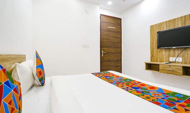 Fabhotel Silver Crown image
