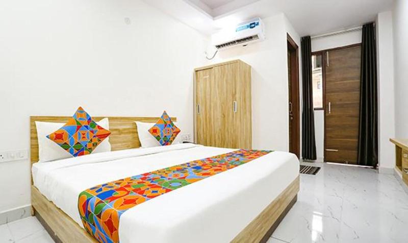 Fabhotel Silver Crown image