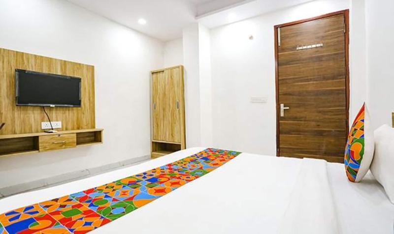 Fabhotel Silver Crown image