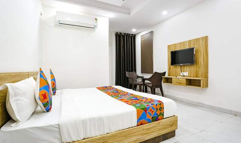 Fabhotel Silver Crown image