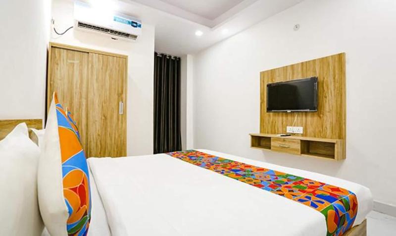 Fabhotel Silver Crown image