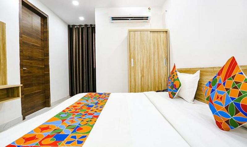 Fabhotel Silver Crown image