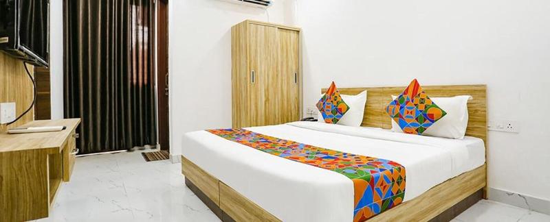 Fabhotel Silver Crown image