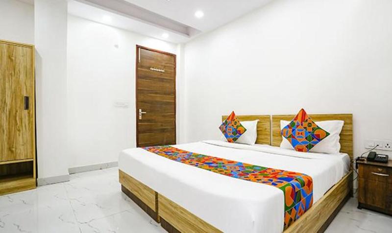 Fabhotel Silver Crown image