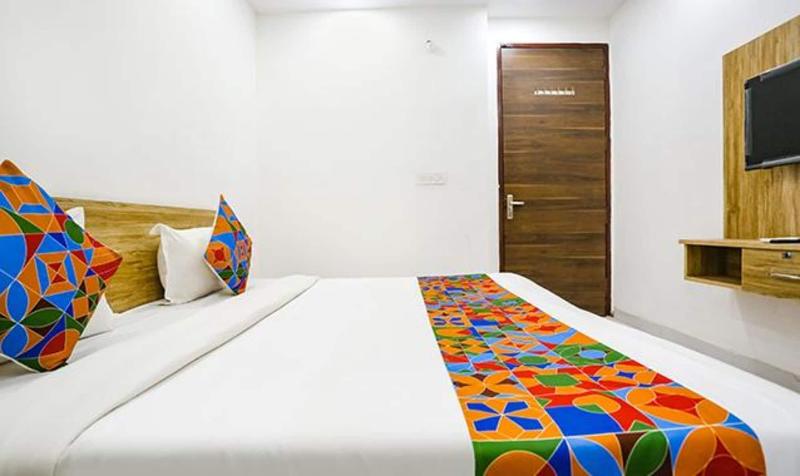 Fabhotel Silver Crown image