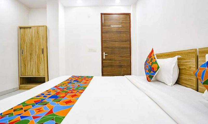 Fabhotel Silver Crown image