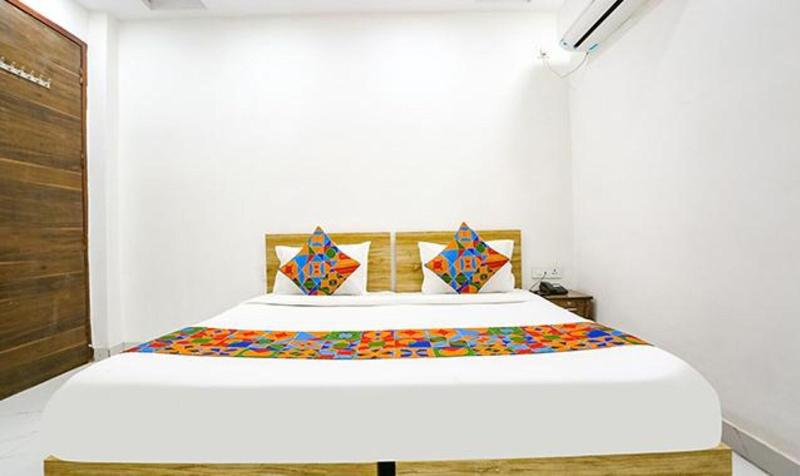 Fabhotel Silver Crown image