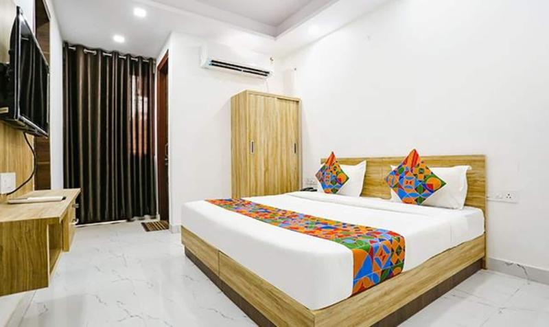 Fabhotel Silver Crown image