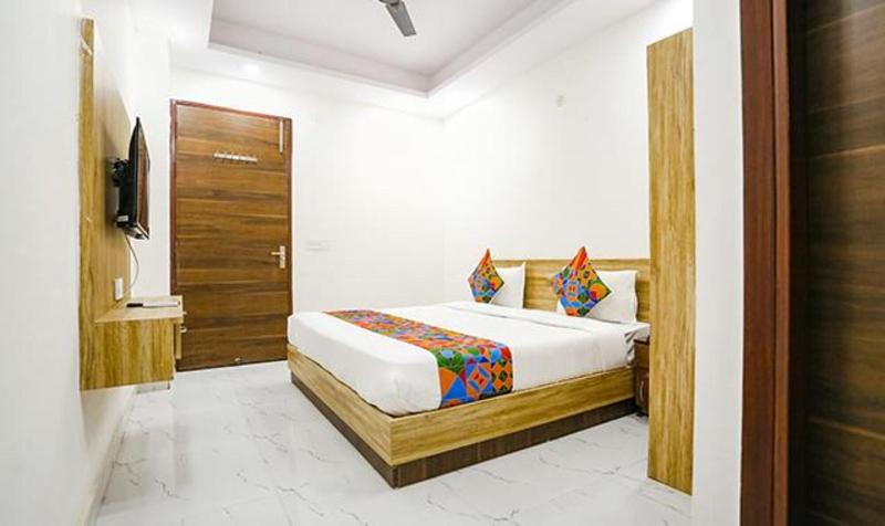 Fabhotel Silver Crown image