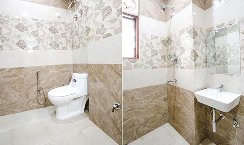 Fabhotel Silver Crown image