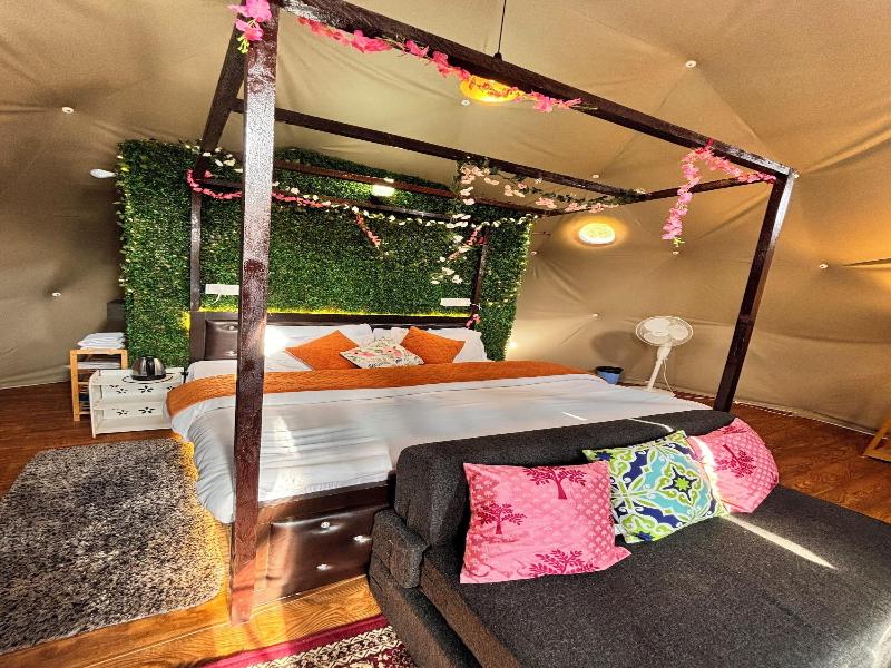 Nirvana Hamta Retreat image