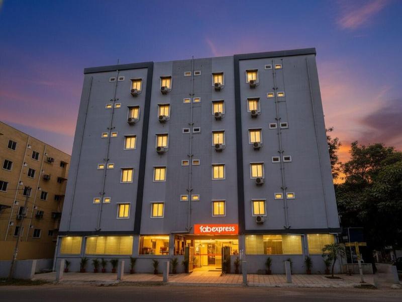 Fabhotel Broholic Suites I — general view