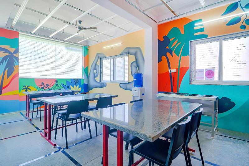 Fabhotel Broholic Suites I