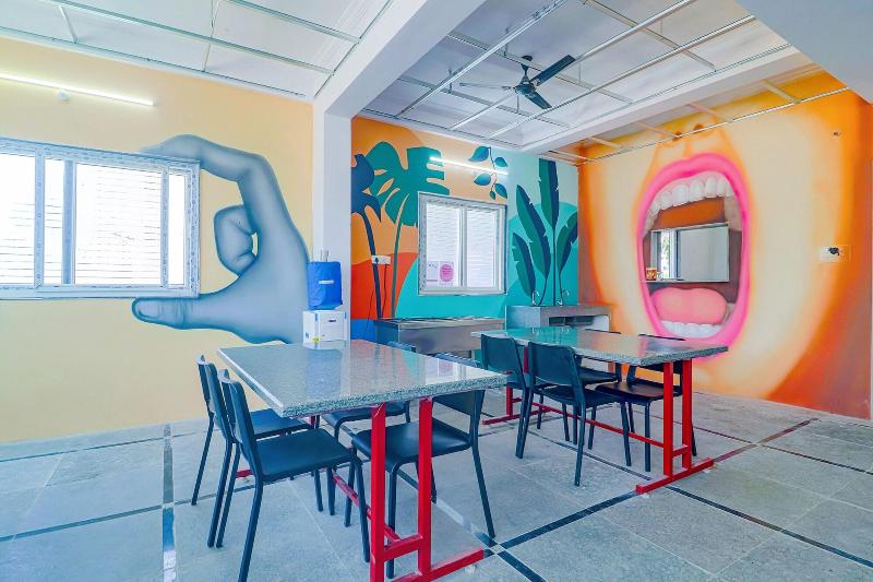 Fabhotel Broholic Suites I