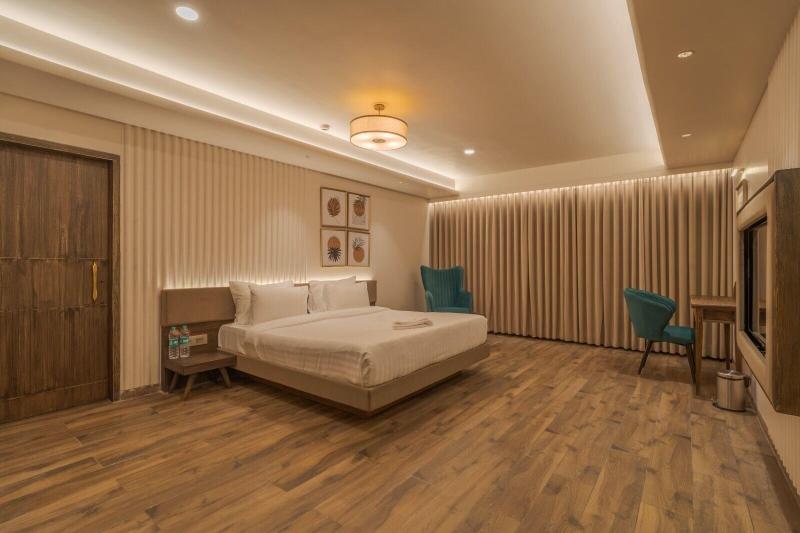 Phoenix Resort image