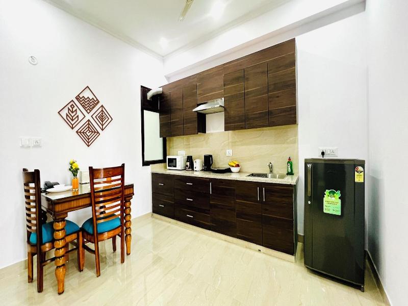 Zen Suites - Golf Course Road image