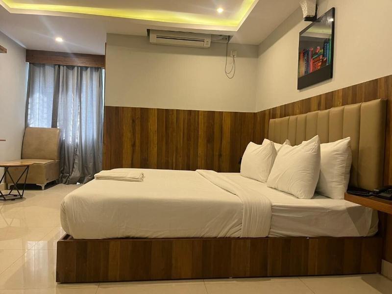 Avenue Suites image