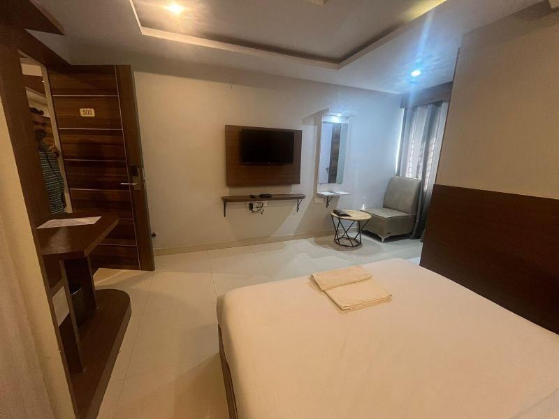 Avenue Suites image