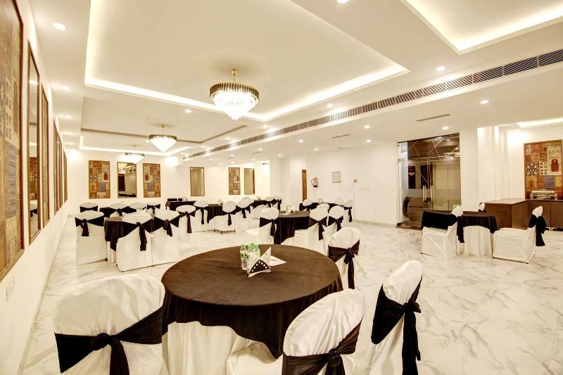 Saltstayz Select - Huda City Cente image