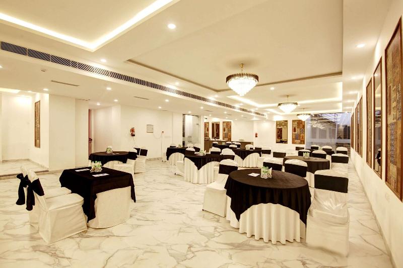 Saltstayz Select - Huda City Cente image