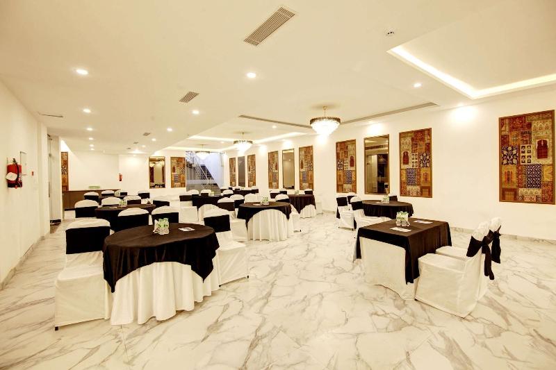 Saltstayz Select - Huda City Cente image
