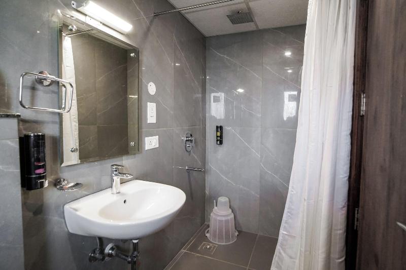 Saltstayz Select - Huda City Cente image